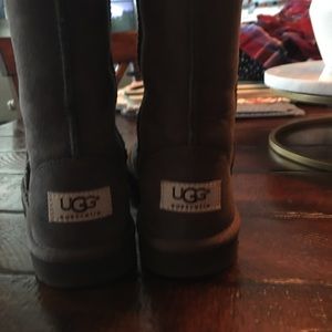 UGG’s BRAND NEW in box with all its packaging.